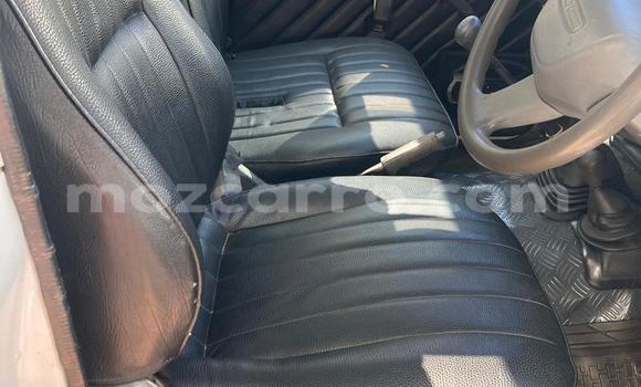 Nunua Ilio tumika Toyota Hilux Nyeupe Gari ndani ya Maputo nchini Maputo Nunua Ilio tumika Toyota Hilux Nyeupe Gari ndani ya Maputo nchini Maputo