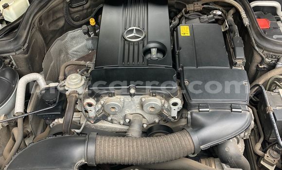 Nunua Ilio tumika Mercedes-Benz C-Classe Fedha Gari ndani ya Maputo nchini Maputo Nunua Ilio tumika Mercedes-Benz C-Classe Fedha Gari ndani ya Maputo nchini Maputo