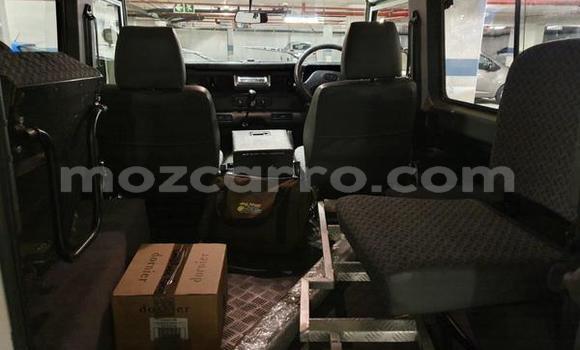 Comprar Usado Land Rover Defender Branco Carro em Lumbo em Nampula Comprar Usado Land Rover Defender Branco Carro em Lumbo em Nampula