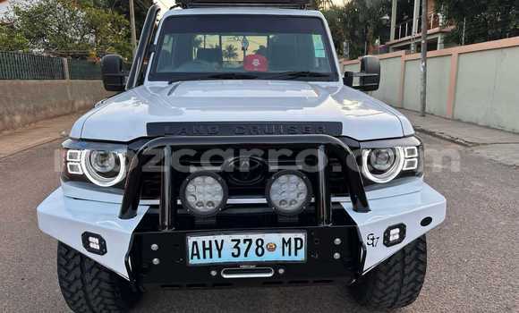 Comprar Usado Toyota Land Cruiser Branco Carro em Maputo em Maputo