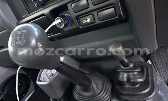 Nunua Ilio tumika Toyota Land Cruiser Nyeupe Gari ndani ya Maputo nchini Maputo Nunua Ilio tumika Toyota Land Cruiser Nyeupe Gari ndani ya Maputo nchini Maputo