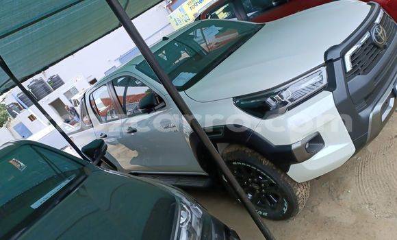 Nunua Ilio tumika Toyota Hilux Nyeupe Gari ndani ya Maputo nchini Maputo Nunua Ilio tumika Toyota Hilux Nyeupe Gari ndani ya Maputo nchini Maputo