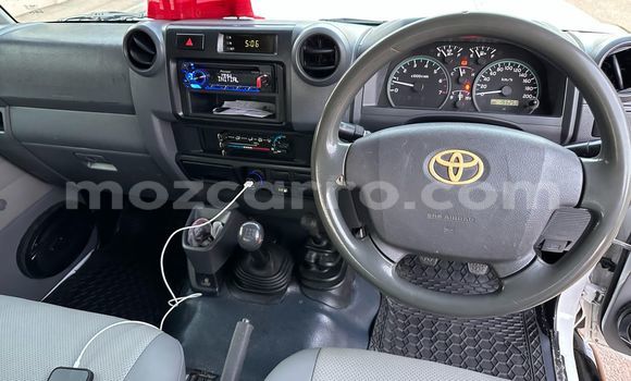 Buy Used Toyota Land Cruiser White Car in Maputo in Maputo Buy Used Toyota Land Cruiser White Car in Maputo in Maputo