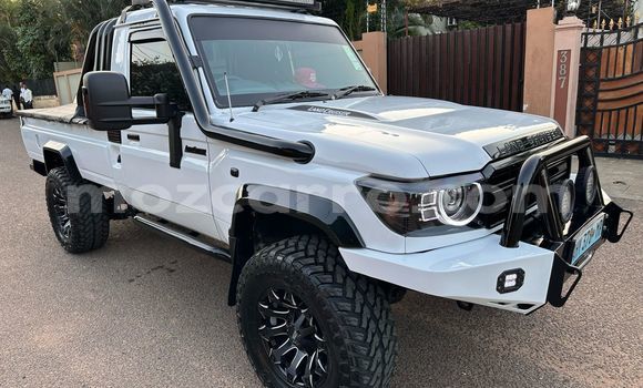 Comprar Usado Toyota Land Cruiser Branco Carro em Maputo em Maputo