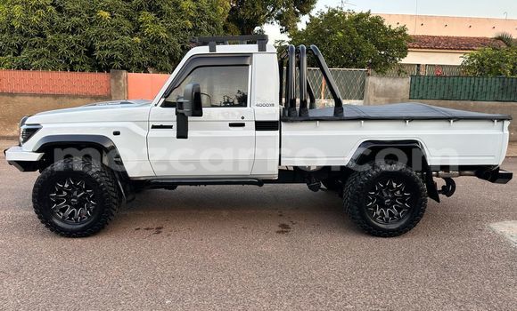 Comprar Usado Toyota Land Cruiser Branco Carro em Maputo em Maputo Comprar Usado Toyota Land Cruiser Branco Carro em Maputo em Maputo