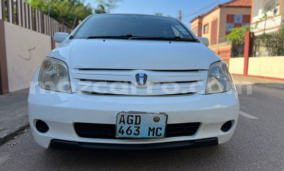 Comprar Usado Toyota IST Branco Carro em Maputo em Maputo