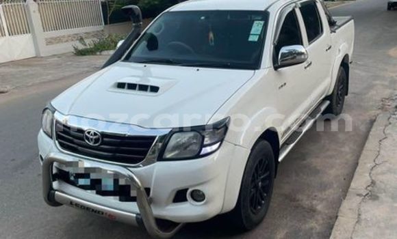 Tenga Tsaru Toyota Hilux Zvimwe Mota in Mabote in Inhambane Tenga Tsaru Toyota Hilux Zvimwe Mota in Mabote in Inhambane