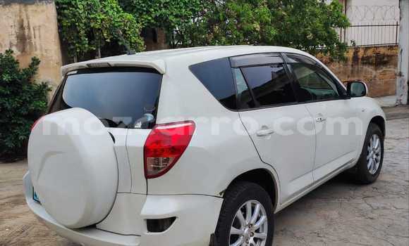 Buy Used Toyota RAV4 White Car in Maputo in Maputo Buy Used Toyota RAV4 White Car in Maputo in Maputo