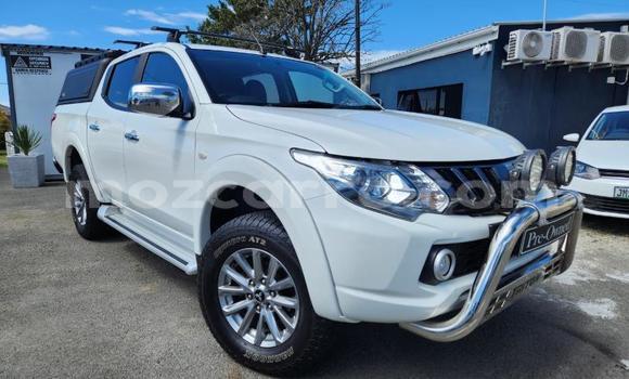 Comprar Usado Mitsubishi Triton Branco Carro em Maputo em Maputo