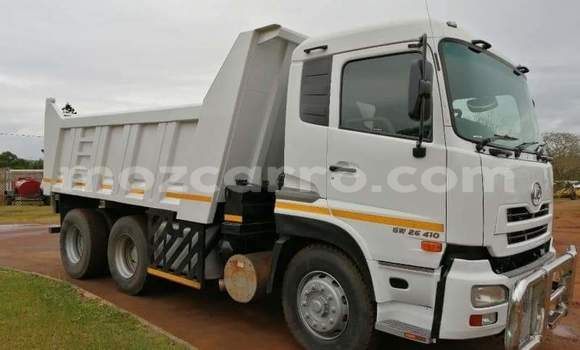 Comprar Usado Nissan UD Branco Caminhão em Maputo em Maputo