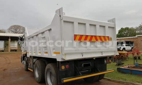 Nunua Ilio tumika Nissan UD Nyeupe Lori ndani ya Maputo nchini Maputo Nunua Ilio tumika Nissan UD Nyeupe Lori ndani ya Maputo nchini Maputo