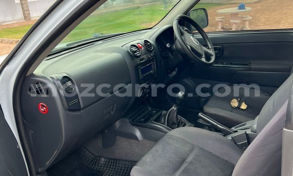 Tenga Tsaru Isuzu KB Chena Mota in Maputo in Maputo Tenga Tsaru Isuzu KB Chena Mota in Maputo in Maputo