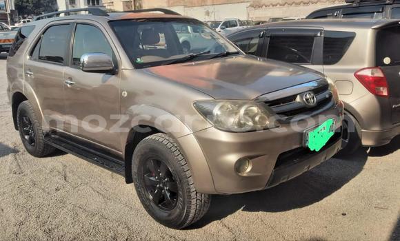 Nunua Ilio tumika Toyota Fortuner Brown Gari ndani ya Maputo nchini Maputo
