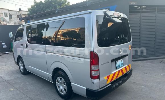 Nunua Ilio tumika Toyota Hiace Brown Gari ndani ya Maputo nchini Maputo Nunua Ilio tumika Toyota Hiace Brown Gari ndani ya Maputo nchini Maputo