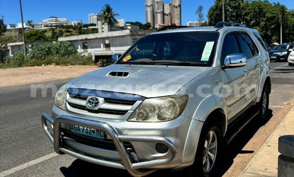 Comprar Usado Toyota Fortuner Prata Carro em Maputo em Maputo