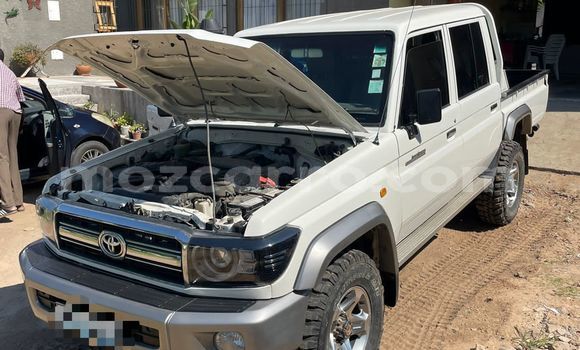 Tenga Tsaru Toyota Land Cruiser Chena Mota in Maputo in Maputo Tenga Tsaru Toyota Land Cruiser Chena Mota in Maputo in Maputo