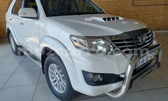 Tenga Tsaru Toyota Fortuner Chena Mota in Maputo in Maputo
