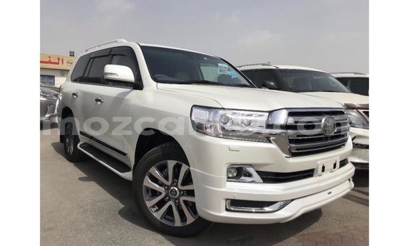 Comprar Importar Toyota Land Cruiser Branco Carro em Import - Dubai em Cabo Delgado Comprar Importar Toyota Land Cruiser Branco Carro em Import - Dubai em Cabo Delgado