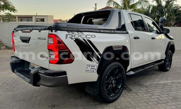 Comprar Usado Toyota Hiluxe Revo Branco Carro em Maputo em Maputo Comprar Usado Toyota Hiluxe Revo Branco Carro em Maputo em Maputo