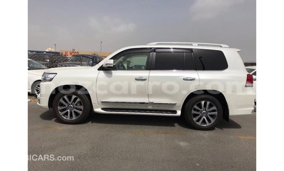 Comprar Importar Toyota Land Cruiser Branco Carro em Import - Dubai em Cabo Delgado Comprar Importar Toyota Land Cruiser Branco Carro em Import - Dubai em Cabo Delgado