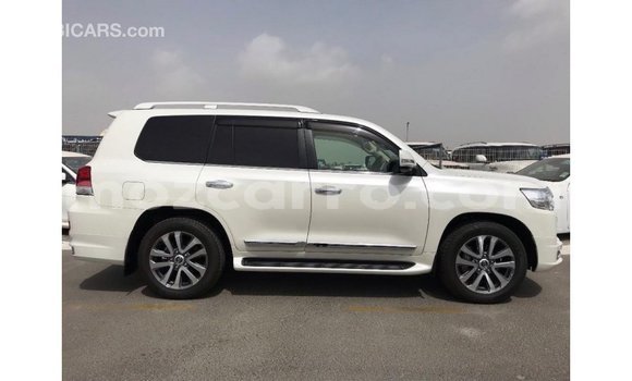 Comprar Importar Toyota Land Cruiser Branco Carro em Import - Dubai em Cabo Delgado Comprar Importar Toyota Land Cruiser Branco Carro em Import - Dubai em Cabo Delgado