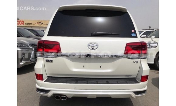 Comprar Importar Toyota Land Cruiser Branco Carro em Import - Dubai em Cabo Delgado Comprar Importar Toyota Land Cruiser Branco Carro em Import - Dubai em Cabo Delgado
