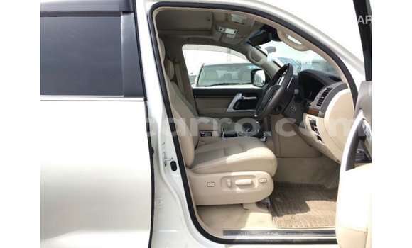 Comprar Importar Toyota Land Cruiser Branco Carro em Import - Dubai em Cabo Delgado Comprar Importar Toyota Land Cruiser Branco Carro em Import - Dubai em Cabo Delgado