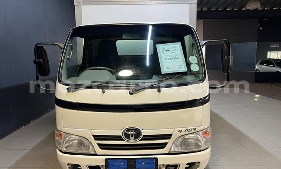 Comprar Usado Toyota Dyna Branco Caminhão em Maputo em Maputo Comprar Usado Toyota Dyna Branco Caminhão em Maputo em Maputo