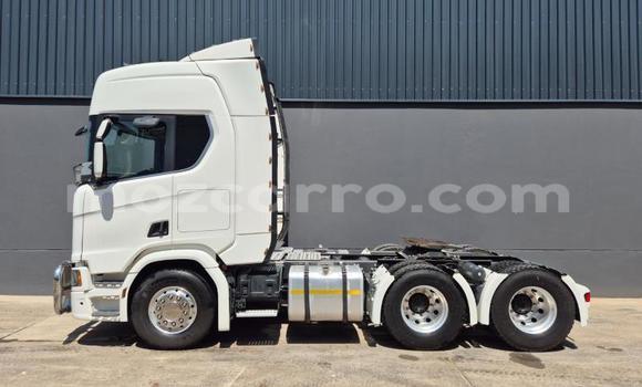 Nunua Ilio tumika Scania R420 Nyeupe Lori ndani ya Maputo nchini Maputo Nunua Ilio tumika Scania R420 Nyeupe Lori ndani ya Maputo nchini Maputo
