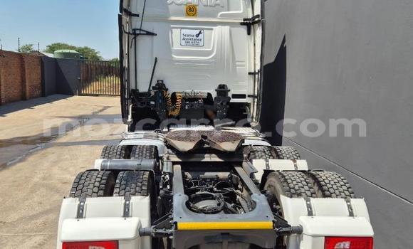 Nunua Ilio tumika Scania R420 Nyeupe Lori ndani ya Maputo nchini Maputo Nunua Ilio tumika Scania R420 Nyeupe Lori ndani ya Maputo nchini Maputo