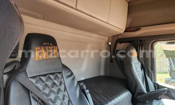 Nunua Ilio tumika Scania R420 Nyeupe Lori ndani ya Maputo nchini Maputo Nunua Ilio tumika Scania R420 Nyeupe Lori ndani ya Maputo nchini Maputo