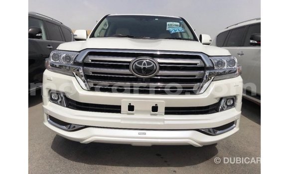 Comprar Importar Toyota Land Cruiser Branco Carro em Import - Dubai em Cabo Delgado Comprar Importar Toyota Land Cruiser Branco Carro em Import - Dubai em Cabo Delgado