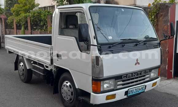 Comprar Usado Mitsubishi Canter Branco Caminhão em Maputo em Maputo Comprar Usado Mitsubishi Canter Branco Caminhão em Maputo em Maputo