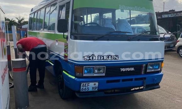 Nunua Ilio tumika Toyota Coaster Nyeupe Gari ndani ya Maputo nchini Maputo