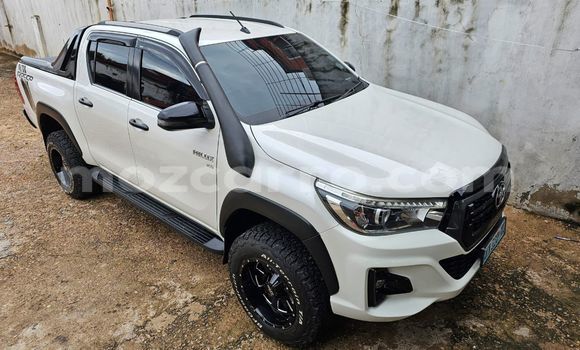 Comprar Usado Toyota Hiluxe Revo Branco Carro em Maputo em Maputo Comprar Usado Toyota Hiluxe Revo Branco Carro em Maputo em Maputo