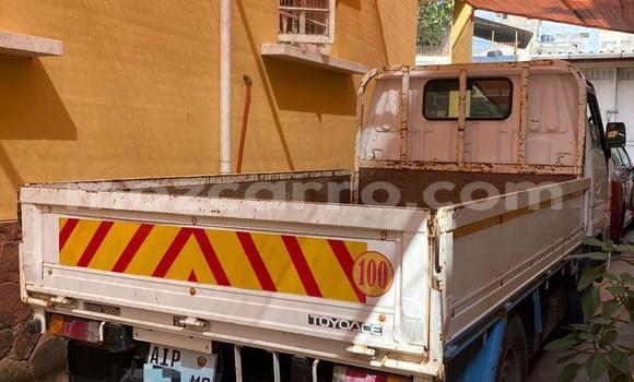 Tenga Tsaru Toyota Dyna Chena Mota in Maputo in Maputo Tenga Tsaru Toyota Dyna Chena Mota in Maputo in Maputo