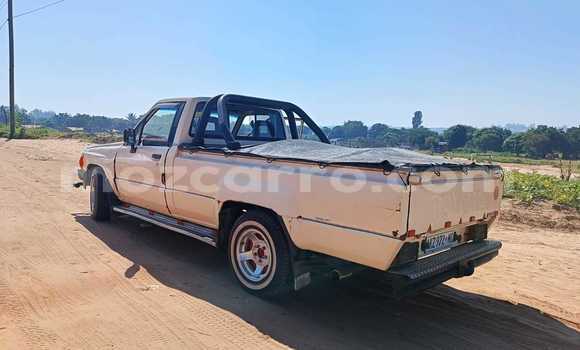 Buy Used Toyota Hilux White Car in Maputo in Maputo Buy Used Toyota Hilux White Car in Maputo in Maputo