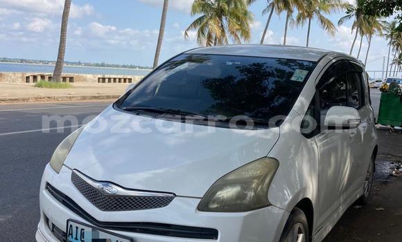 Comprar Usado Toyota Ractis Branco Carro em Maputo em Maputo