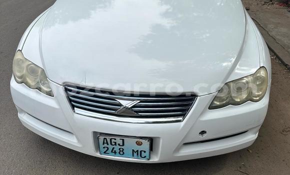 Nunua Ilio tumika Toyota Mark X Nyeupe Gari ndani ya Maputo nchini Maputo