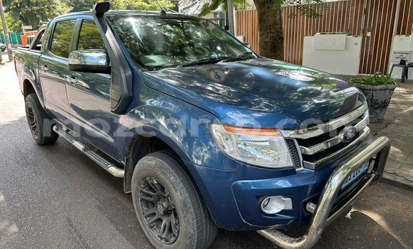 Comprar Usado Mazda BT-50 Azul Carro em Maputo em Maputo