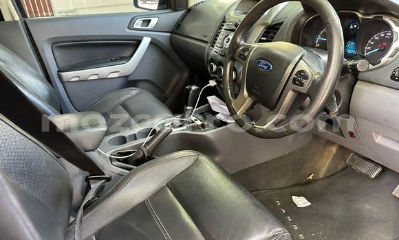 Comprar Usado Mazda BT-50 Azul Carro em Maputo em Maputo Comprar Usado Mazda BT-50 Azul Carro em Maputo em Maputo