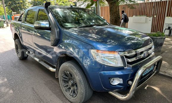 Comprar Usado Mazda BT-50 Azul Carro em Maputo em Maputo Comprar Usado Mazda BT-50 Azul Carro em Maputo em Maputo