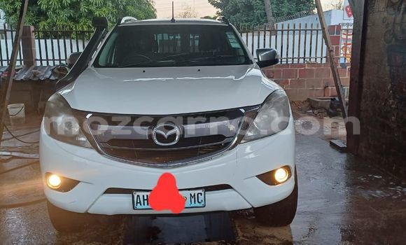 Comprar Usado Mazda BT-50 Branco Carro em Maputo em Maputo