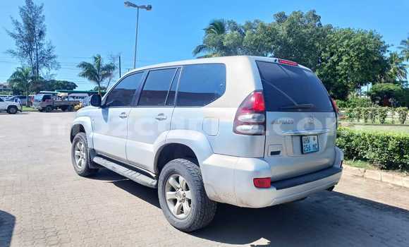 Nunua Ilio tumika Toyota Land Cruiser Prado Fedha Gari ndani ya Maputo nchini Maputo Nunua Ilio tumika Toyota Land Cruiser Prado Fedha Gari ndani ya Maputo nchini Maputo