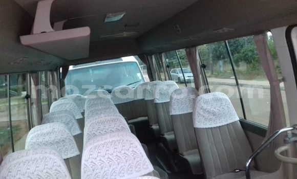 Nunua Ilio tumika Toyota Coaster Nyeupe Gari ndani ya Maputo nchini Maputo Nunua Ilio tumika Toyota Coaster Nyeupe Gari ndani ya Maputo nchini Maputo