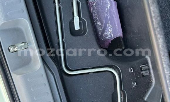 Nunua Ilio tumika Toyota Sienta Kijani Gari ndani ya Maputo nchini Maputo Nunua Ilio tumika Toyota Sienta Kijani Gari ndani ya Maputo nchini Maputo