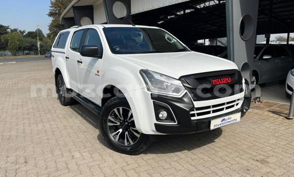 Buy Used Isuzu D-MAX White Car in Maputo in Maputo