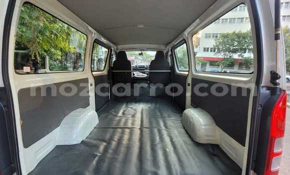 Nunua Ilio tumika Toyota Hiace Nyeupe Gari ndani ya Maputo nchini Maputo Nunua Ilio tumika Toyota Hiace Nyeupe Gari ndani ya Maputo nchini Maputo