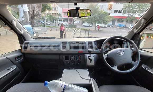 Nunua Ilio tumika Toyota Hiace Nyeupe Gari ndani ya Maputo nchini Maputo Nunua Ilio tumika Toyota Hiace Nyeupe Gari ndani ya Maputo nchini Maputo