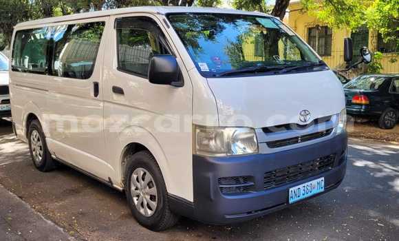 Nunua Ilio tumika Toyota Hiace Nyeupe Gari ndani ya Maputo nchini Maputo Nunua Ilio tumika Toyota Hiace Nyeupe Gari ndani ya Maputo nchini Maputo